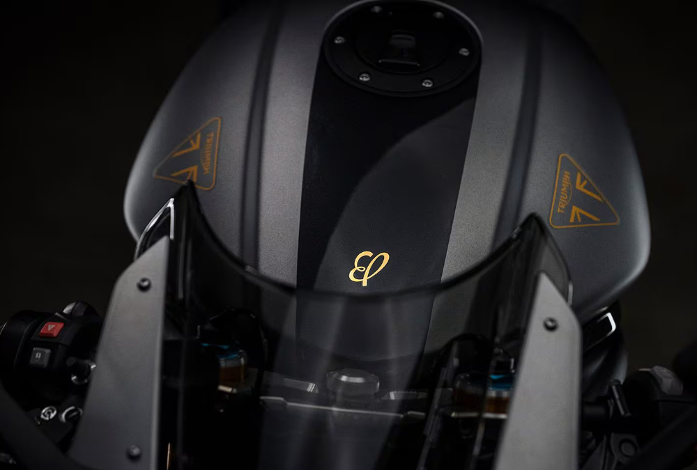 triumph- speed-triple-1200-03.png