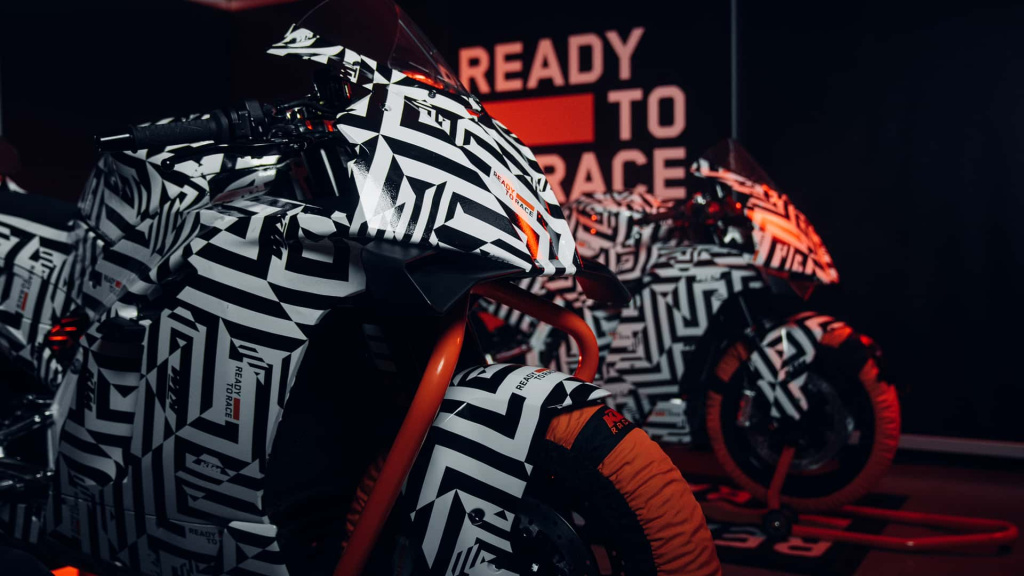 592996_my25_ktm-990-rc-r_prototype_static_static_static.jpg