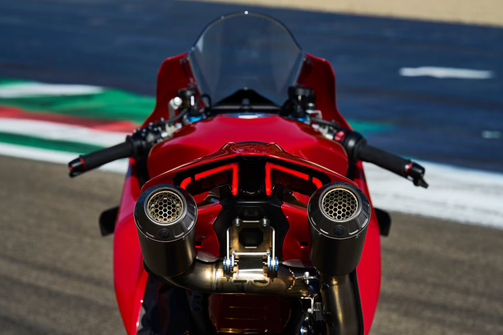 ducati-panigale-2025-01.jpg