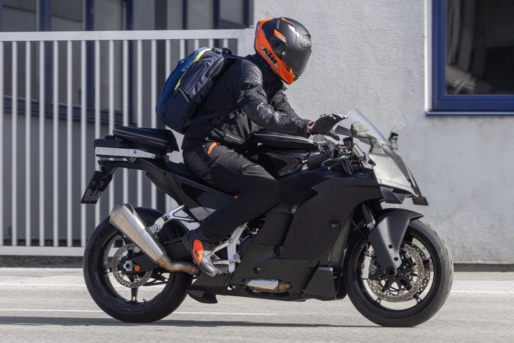 ktm-990-rc-r-2.jpg